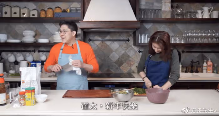 郭晶晶用紅包做燈籠,變廢為寶好節儉,和女兒對話英文粵語切換自如