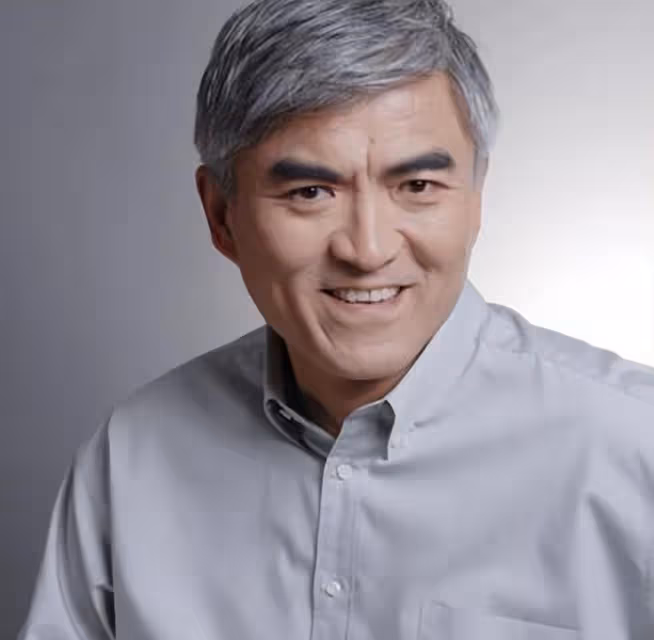 唐國強與39歲「晶女郎」美國聚會！穿西裝打扮精緻，70歲身材挺拔