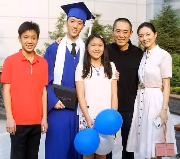 曝知名導演私生活混亂，潛規則選妃私生子無數，張藝謀馮小剛躺槍