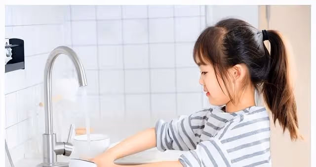 密春雷:25歲成億萬富豪,現失聯多時公司退市,董卿的富貴夢恐碎