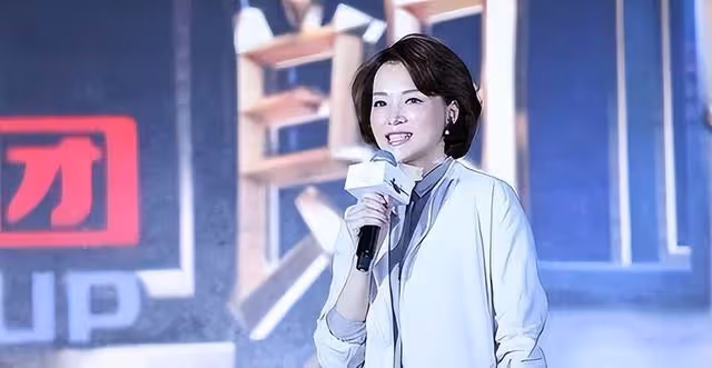 密春雷:25歲成億萬富豪,現失聯多時公司退市,董卿的富貴夢恐碎
