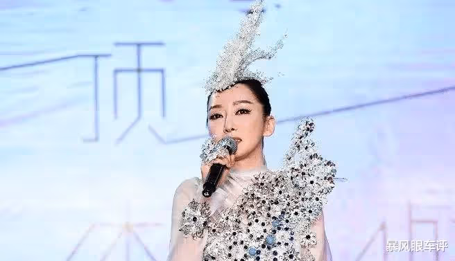 第4期乘風破浪姐姐名單已出，一共25人憑藉《狂飆》中大嫂的熱度高葉受到粉絲們喜愛，只是李小璐這是要復出了嗎