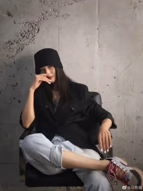 中國「最性感」女人:丈夫出軌後,患腦瘤!小三意外癱瘓!而她回村種地,身家過億