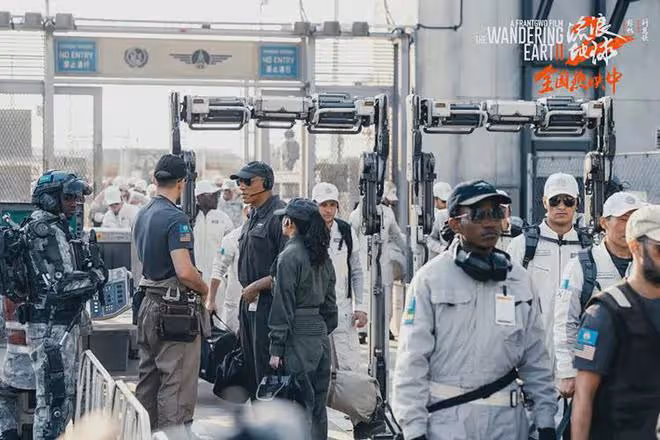 外籍群演自曝《流浪地球2》拍戲經歷,日薪近3000,待遇堪比皇室