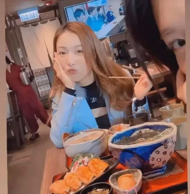 郭嘉文打扮精緻曬聚餐照,和李澤楷保持微妙關係!疑似叫板梁洛施