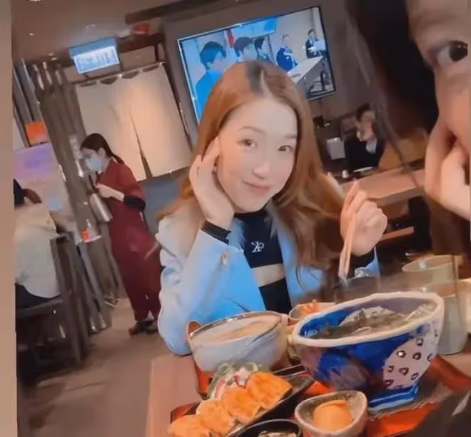 郭嘉文打扮精緻曬聚餐照，和李澤楷保持微妙關係！疑似叫板梁洛施