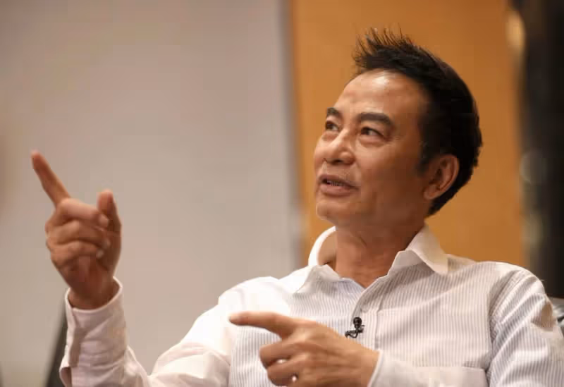 好男人任達華，40年拍300部戲，一見鐘情後千里「追妻」：網友：簡直「寵妻狂魔」