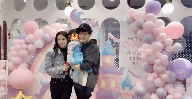 穎兒富養女兒，為孩子慶生布置很豪華，5歲小月亮親吻爸爸好有愛