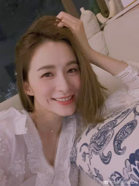 TVB前女星被指從頭美到腳！獲封「腳趾女神」，嫁豪門後育有一子