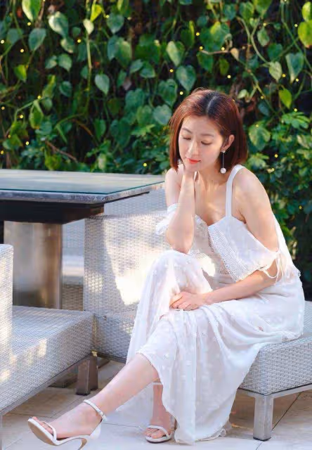 TVB前女星被指從頭美到腳！獲封「腳趾女神」，嫁豪門後育有一子