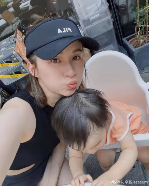 TVB前女星被指從頭美到腳！獲封「腳趾女神」，嫁豪門後育有一子