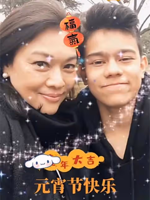58歲史可一家瑞士過元宵!混血兒子罕露面,濃眉大眼帥氣不輸明星
