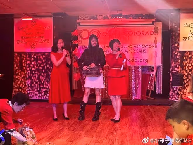 鄭爽懶理張恆,受邀做慈善笑容滿面心態好,身穿奢侈品引熱議