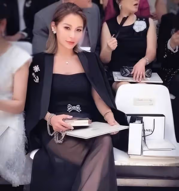 《狂飆》大嫂陳書婷生活奢侈?她與現實里的大嫂相比,小巫見大巫