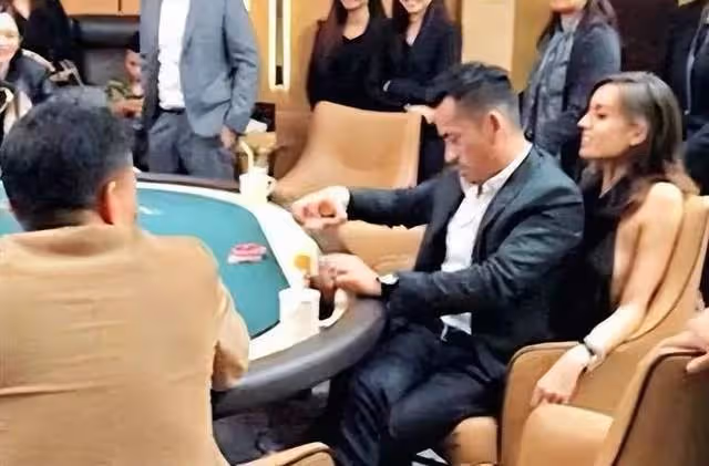 《狂飆》大嫂陳書婷生活奢侈?她與現實里的大嫂相比,小巫見大巫