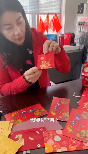 郭晶晶好節儉,用過年紅包給孩子們做燈籠,至今只用一塊錢的頭繩