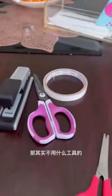 郭晶晶好節儉,用過年紅包給孩子們做燈籠,至今只用一塊錢的頭繩