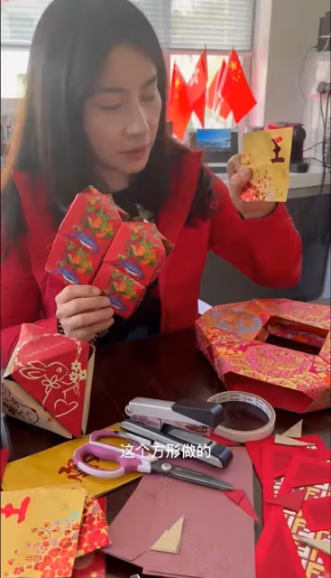 郭晶晶好節儉,用過年紅包給孩子們做燈籠,至今只用一塊錢的頭繩