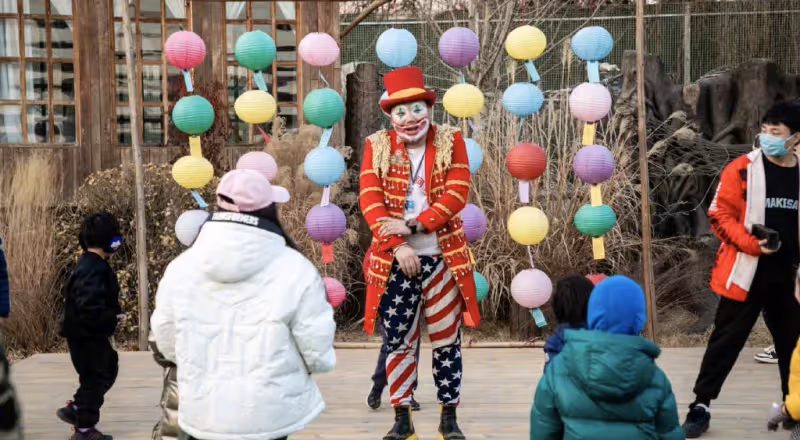 穎兒富養女兒,為孩子慶生布置很豪華,5歲小月亮親吻爸爸溫馨有愛