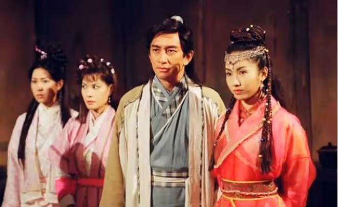 51歲黎姿為母親慶生,與媽媽相擁母女情深,父親滿頭白髮年邁滄桑