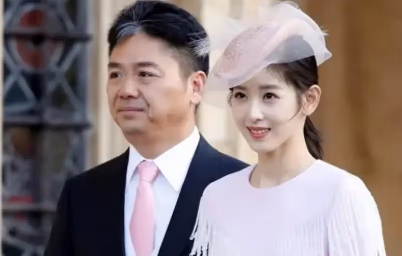 劉強東神秘長子,坐擁百億身家,生母成謎,奶茶妹妹也要忌憚三分