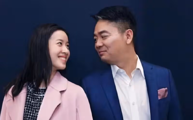 劉強東神秘長子,坐擁百億身家,生母成謎,奶茶妹妹也要忌憚三分