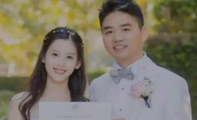 劉強東神秘長子,坐擁百億身家,生母成謎,奶茶妹妹也要忌憚三分