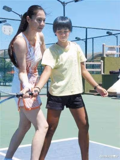 她叛國後加入美籍,為別國奪冠無數,32年後厚著臉皮回國撈金!