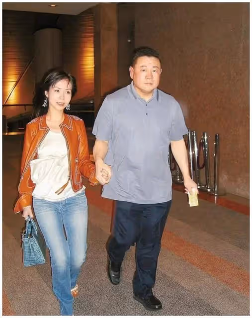 呂麗君8年虧空20億,豪宅寫字樓全部變賣,難怪劉鑾雄會選擇甘比
