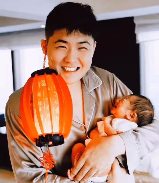 閆學晶兒媳住39萬月子中心!24小時專人服務,曬全家福開心慶元宵