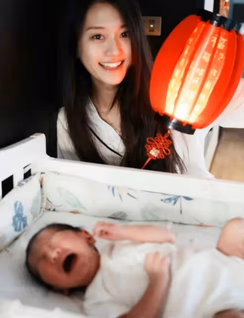 閆學晶兒媳住39萬月子中心!24小時專人服務,曬全家福開心慶元宵