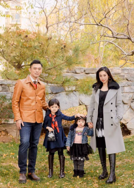 樊少皇妻子離婚烏龍後曬全家福,二女兒正面照曝光,顏值不及姐姐