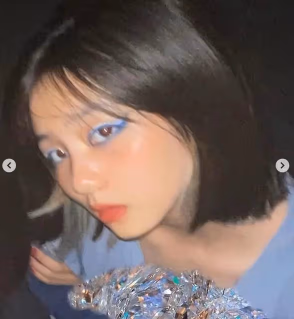黃磊17歲大女兒再惹爭議,穿低胸裙露事業線,打扮成熟毫無學生氣