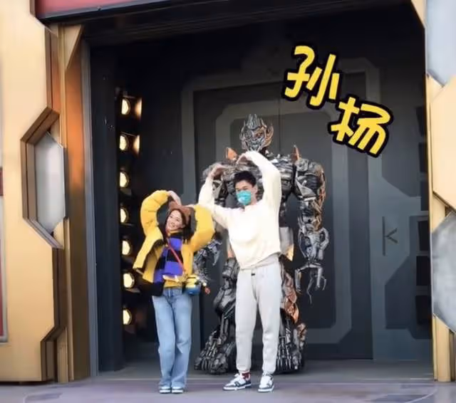 孫楊與體操女神張豆豆秀恩愛!當眾比心姿勢親密,曾被傳早已隱婚