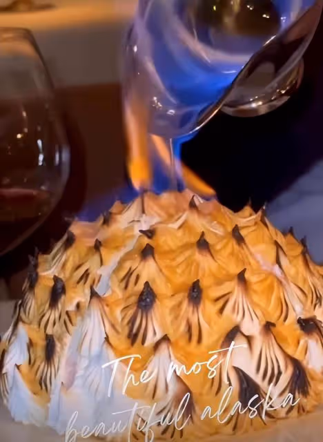 黎姿給媽媽慶生:火焰蛋糕很精緻,還準備了一桌豐富的晚餐