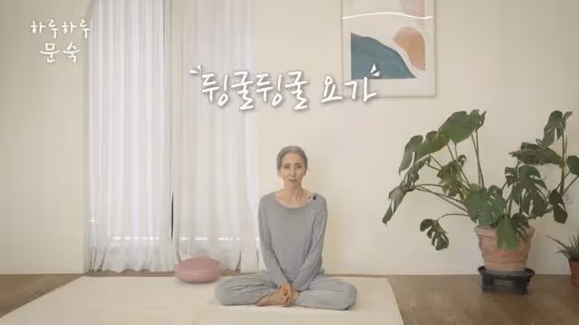 她曾被贊是「韓國的赫本」，老了後，她覺得眼睛才是美的窗口！