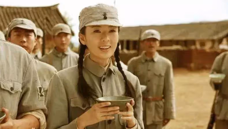 童瑤因戀情八卦打入冷宮,如今爆冷獲金鷹獎最佳女演員再次翻紅?