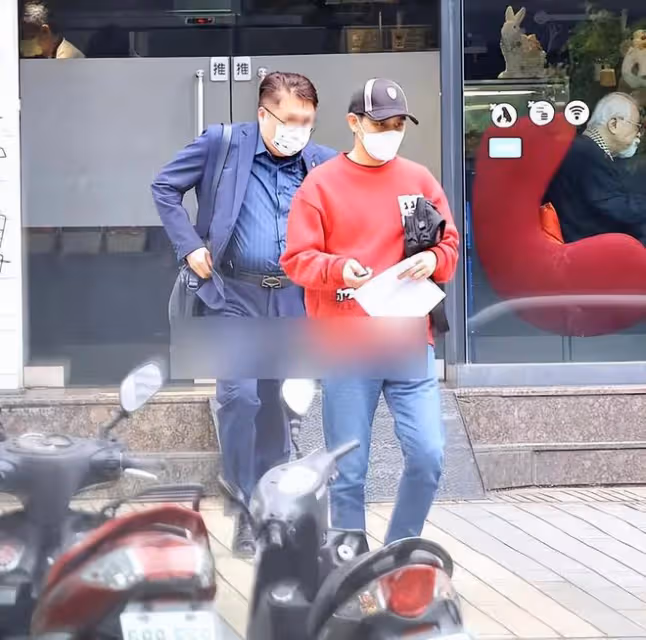 林志穎車禍後首曝光在媒體下,自曝身體恢復七成,公然違停遭罰款
