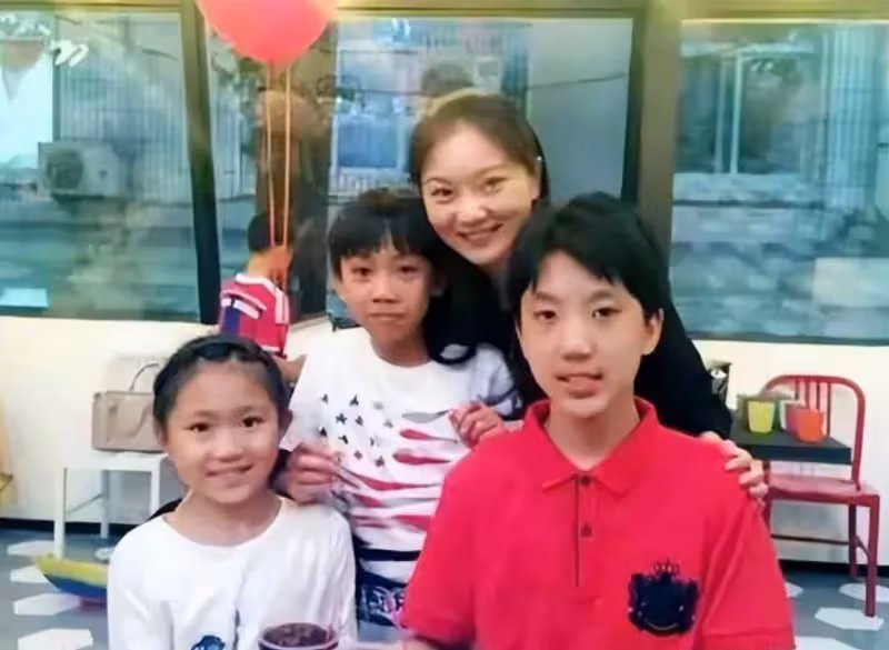 6年生3個孩子,甘心做「生育機器」,張藝謀如何讓陳婷死心塌地的?