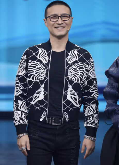 汪峰二女兒罕見曝光,和爸爸逛商場眉清目秀,3個女兒3個媽曾引熱議