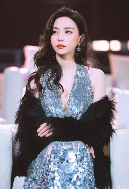 2022國劇盛典:曾黎嫵媚性感,楊蓉肉感十足,關曉彤大長腿搶鏡