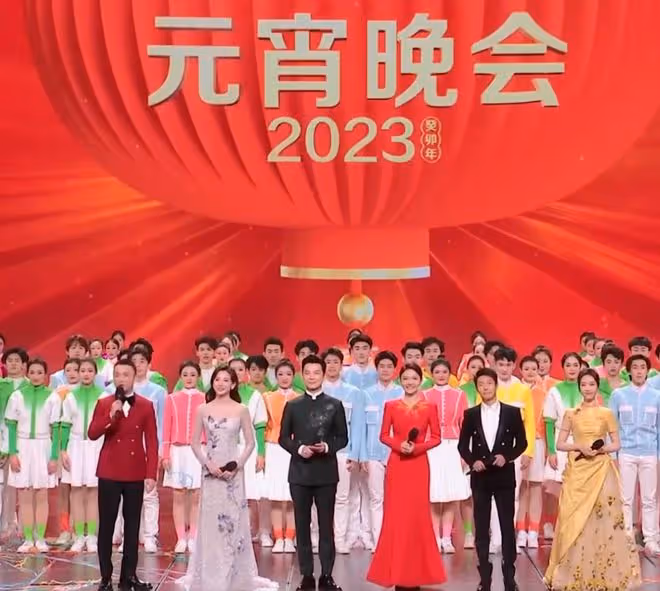 四大衛視元宵晚會主持人對比,科技臉和天然臉的差距一下就出來了