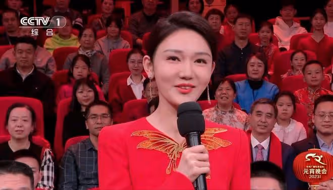 四大衛視元宵晚會主持人對比,科技臉和天然臉的差距一下就出來了