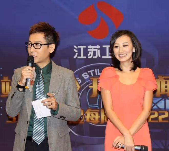 四大衛視元宵晚會主持人對比,科技臉和天然臉的差距一下就出來了