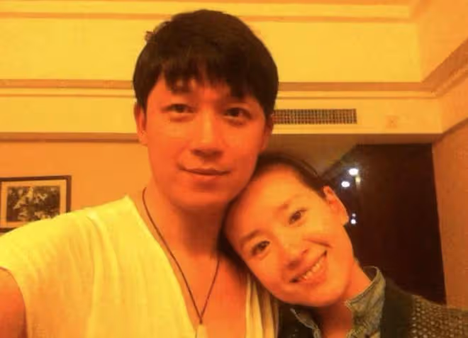 董潔與前夫和解後首現身,14歲頂頂和媽媽同行,被喊話要努力長個