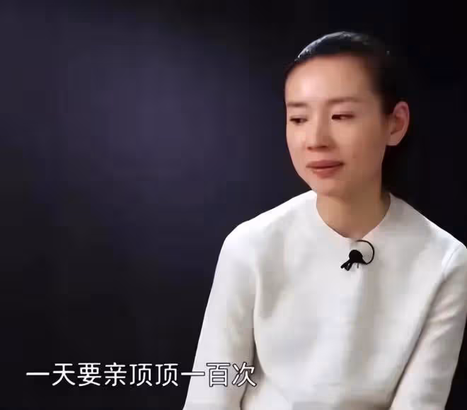 董潔與前夫和解後首現身,14歲頂頂和媽媽同行,被喊話要努力長個