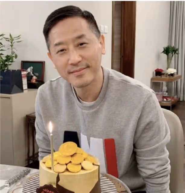 唐鶴德獨自慶64歲生日,孤單又冷清,曬的照片讓人淚目