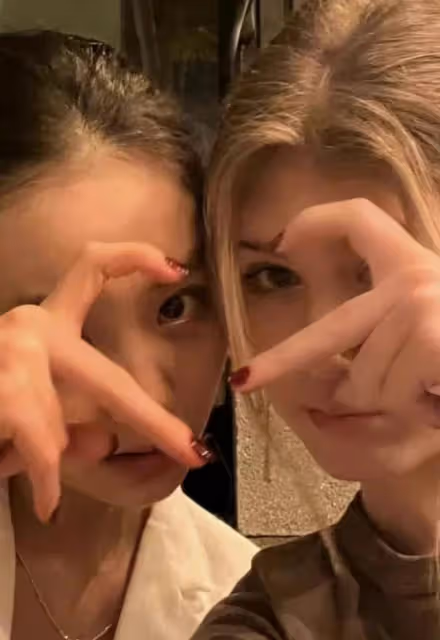 黃磊女兒黃多多曬美照惹爭議,網友罵其輕浮風塵,拍照姿勢太心機