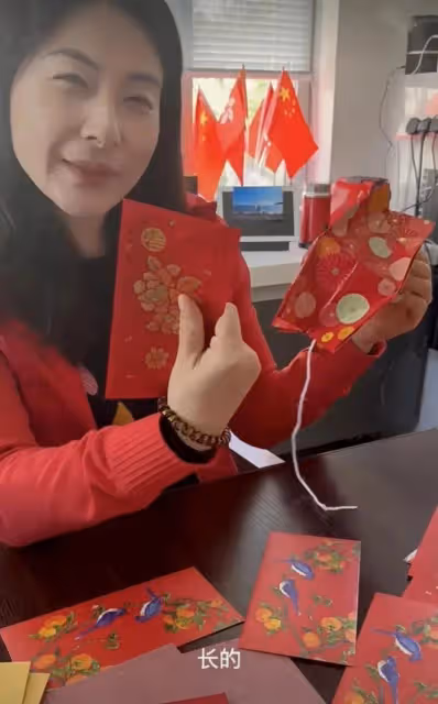 太節儉!郭晶晶帶女兒做手工,廢舊紅包做燈籠,手上廉價頭繩搶鏡