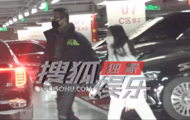 汪峰帶女兒外出逛街!二女兒首次露面顏值高,酷似媽媽太漂亮